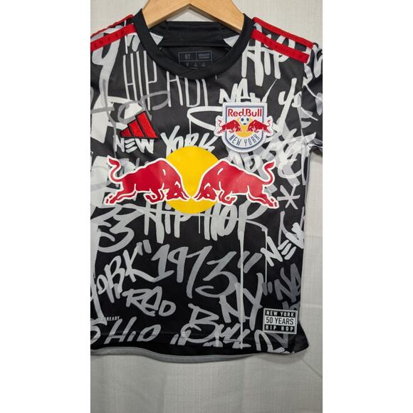 Toddler New York Red Bulls Jersey Sz 5t Black AEROREADY Hip Hop 2023 - Picture 2 of 9